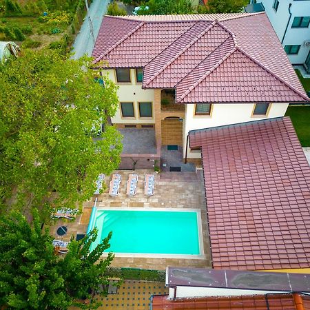 Hotel Casa Cu Nuc Alba Iulia Exterior foto