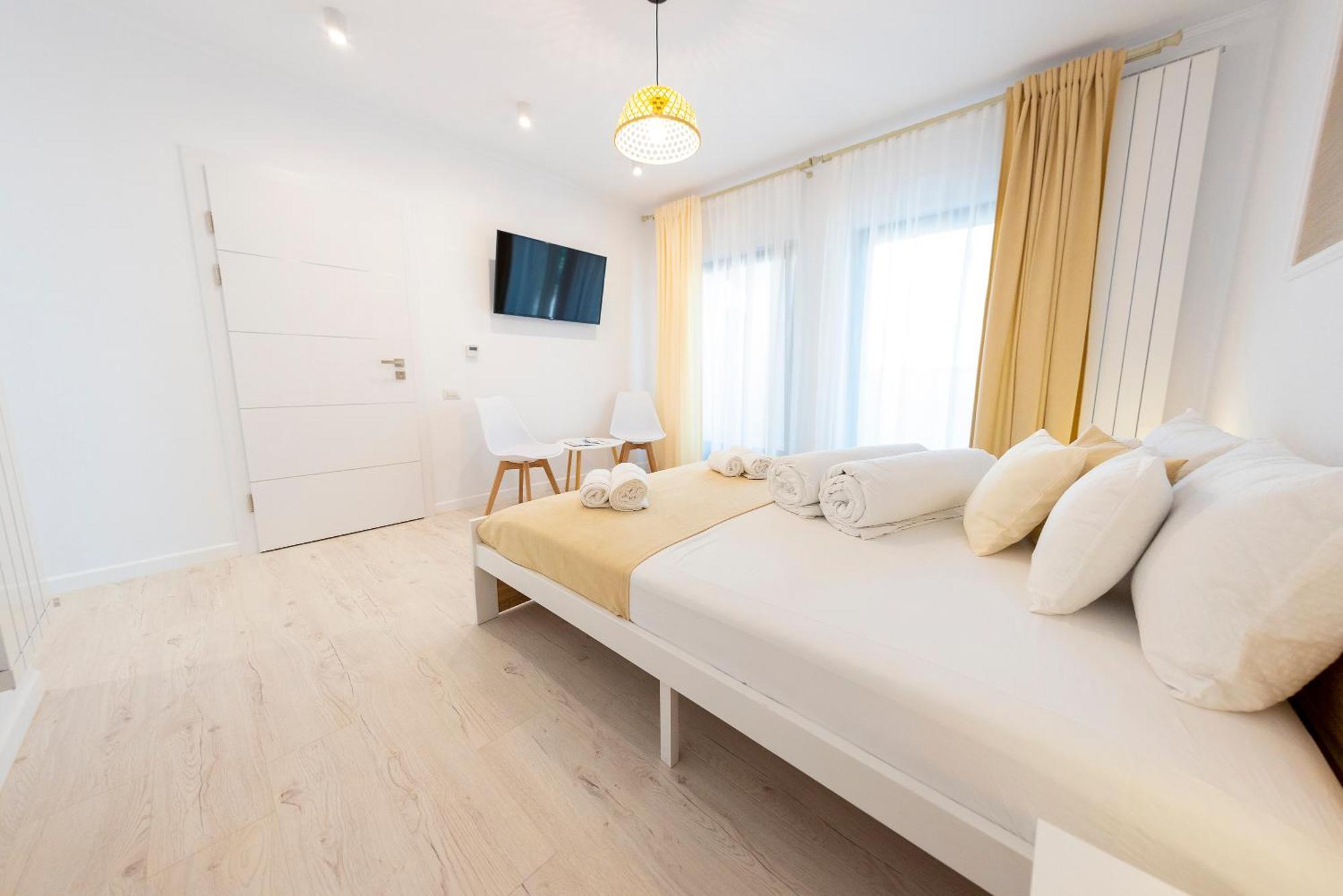Hotel Casa Cu Nuc Alba Iulia Exterior foto