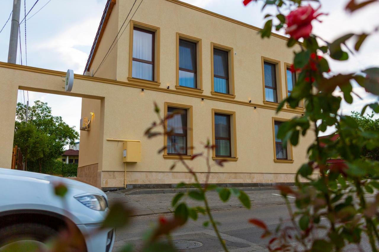 Hotel Casa Cu Nuc Alba Iulia Exterior foto