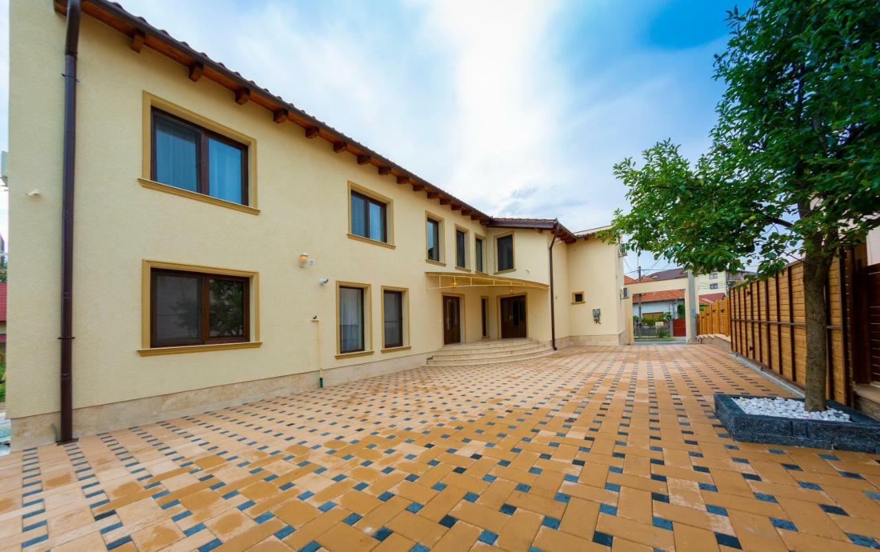 Hotel Casa Cu Nuc Alba Iulia Exterior foto