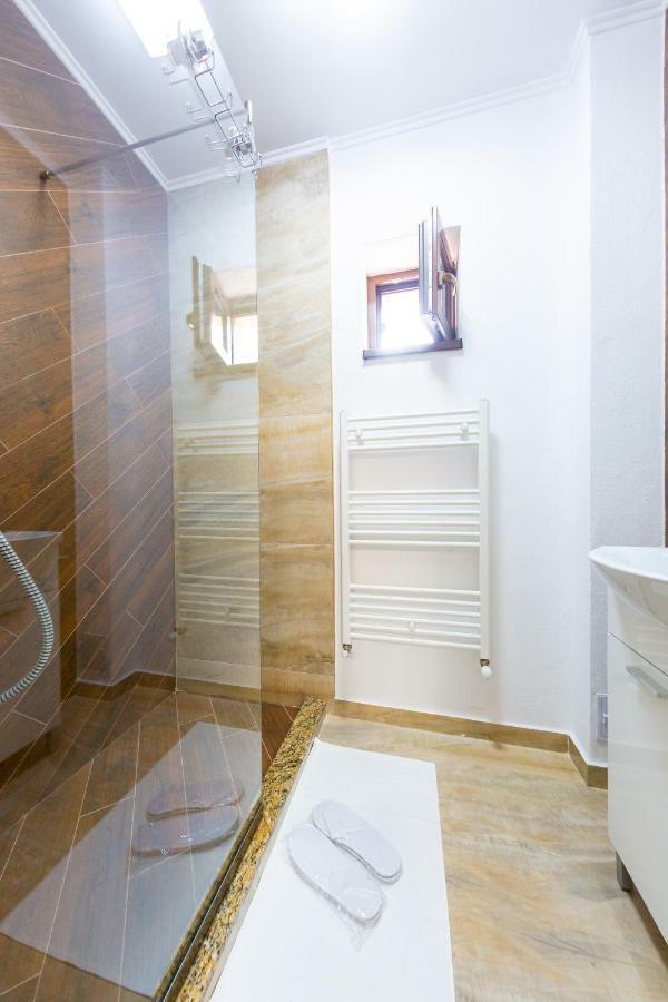 Hotel Casa Cu Nuc Alba Iulia Exterior foto
