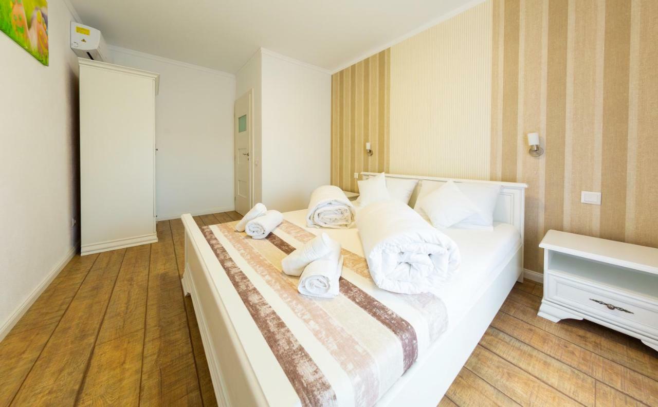 Hotel Casa Cu Nuc Alba Iulia Exterior foto