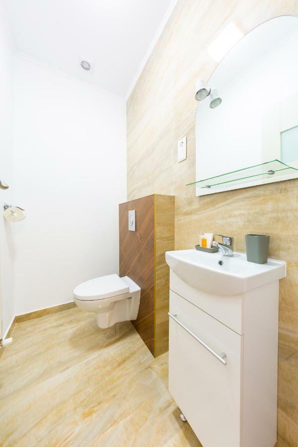 Hotel Casa Cu Nuc Alba Iulia Exterior foto